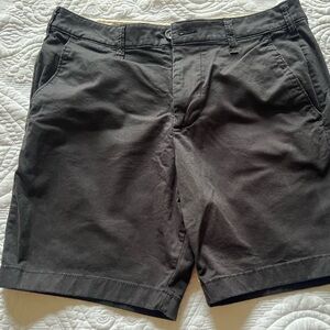 Holister flat front 7” men’s shorts